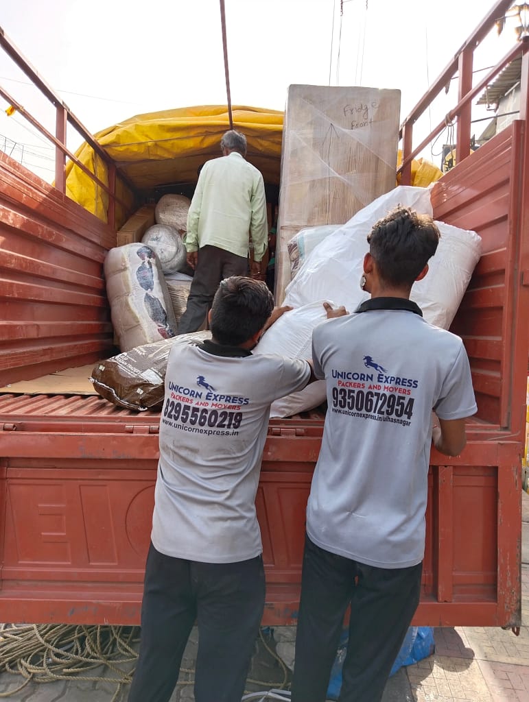 Unicorn Express Packers and Movers in Ambernath team at work